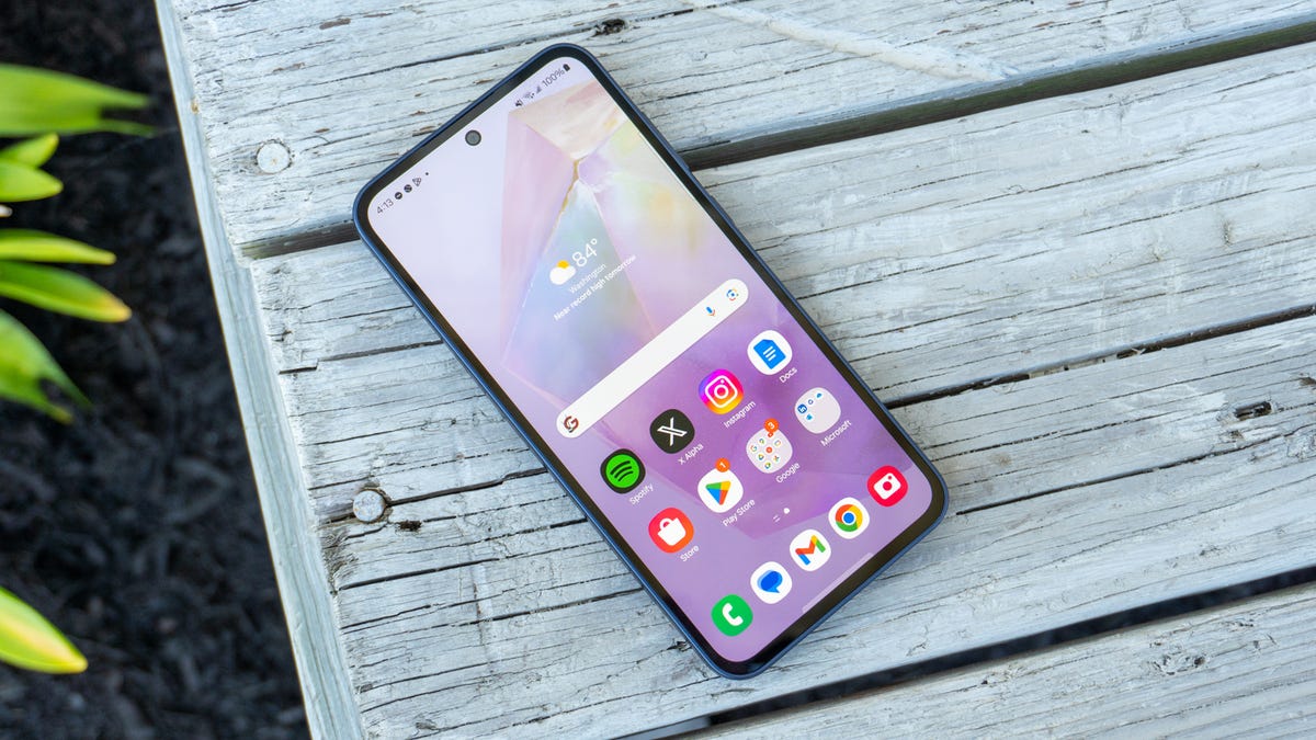 The Samsung phone I recommend to most people is not a flagship model (and it's still on sale)